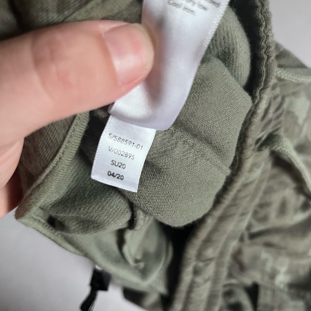 Athleta Farallon Bermuda Shorts Size 6 Stratum Camo Green Casual Travel - Picture 6 of 7